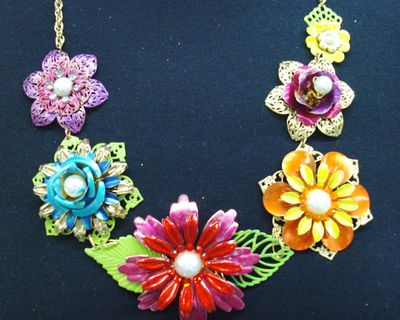 Flower Jewellery on 50 Revamped This Metallic Flower Necklace And Added Tons Of Color