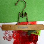 hanger-vinyl04 gallery hanger