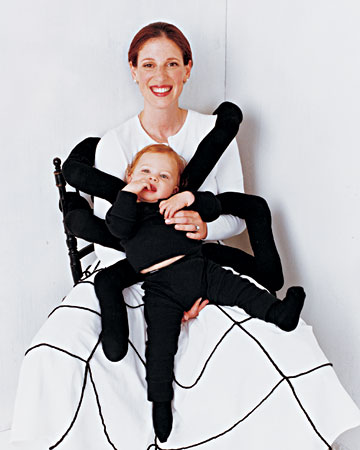 Craft Ideas Dollar Store Items on Family Costumes   Including This Spider And Web Costume For Mother And