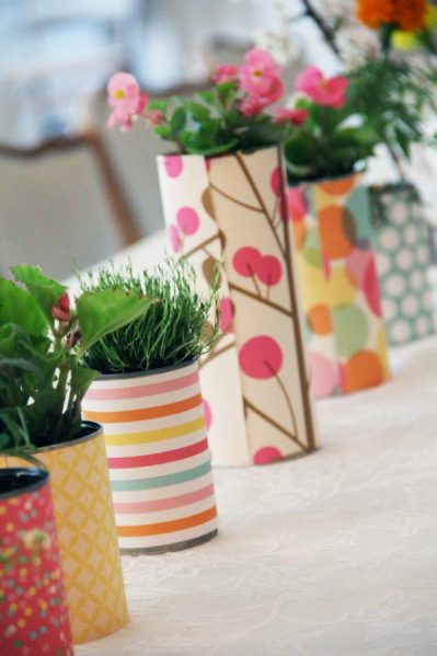 I absolutely love these beautiful table centerpieces found at Bump Smitten 