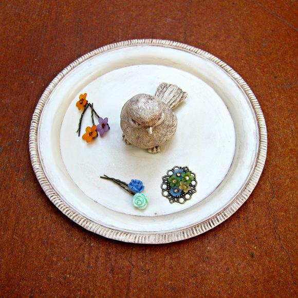 Dollar store craft: DIY Jewelry Dish