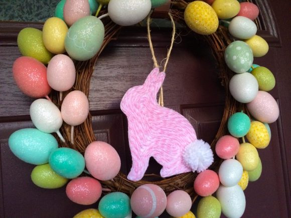 Yarn art bunny easter wreath - dollar store craft