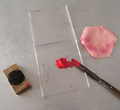 Make your own stamp pad from a recycled CD jewel case