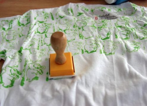How to use a rubber stamp on a t-shirt