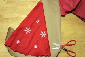 make a christmas tree skirt template