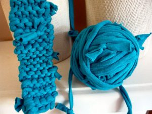 teal knotted tshirt yarn