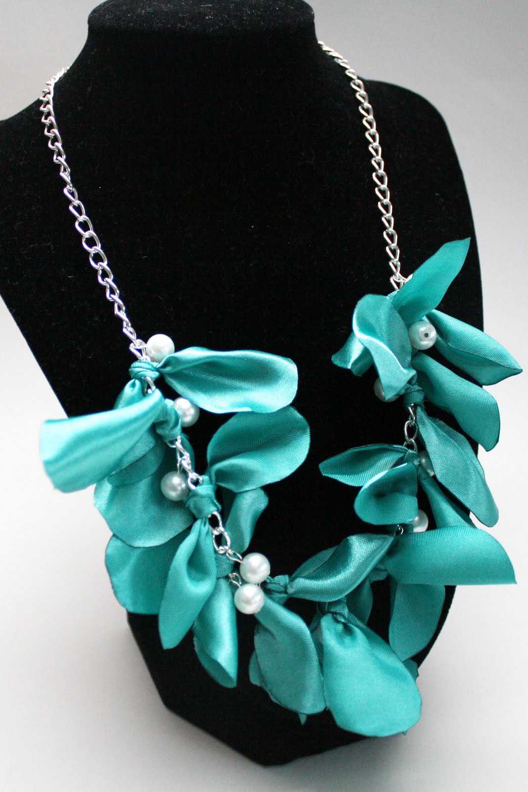 Make a Designer-Inspired Pearl and Ribbon Necklace » Dollar Store Crafts