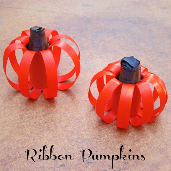 Tutorial: Ribbon pumpkin centerpieces (at dollarstorecrafts.com)