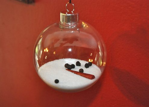 Make a melted snowman ornament (via dollarstorecrafts.com)