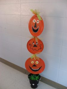 Make a pumpkin totem pole (via dollarstorecrafts.com)