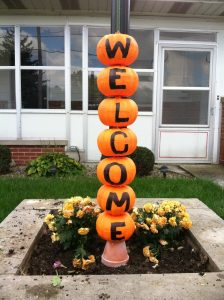 Make a pumpkin welcom sign (via dollarstorecrafts.com)