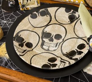Make a Halloween skull plate using napkins