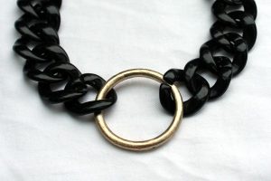 Tutorial: Chunky Black and Gold Chain Necklace