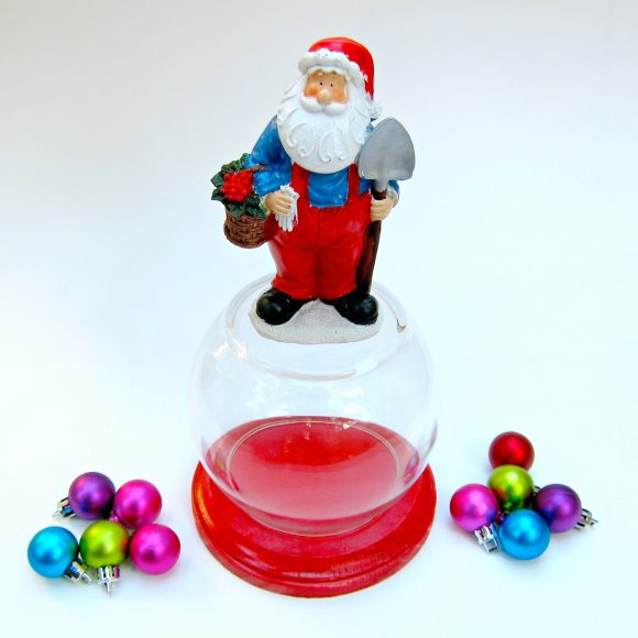 DIY Santa cloche (via dollarstorecrafts.com)