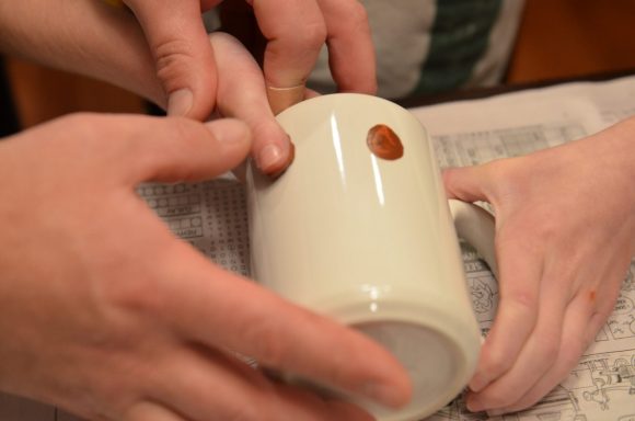 Tutorial: Reindeer thumbprint coffee mugs