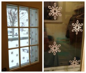 Tutorial: Recycled Snowflake Window Garland
