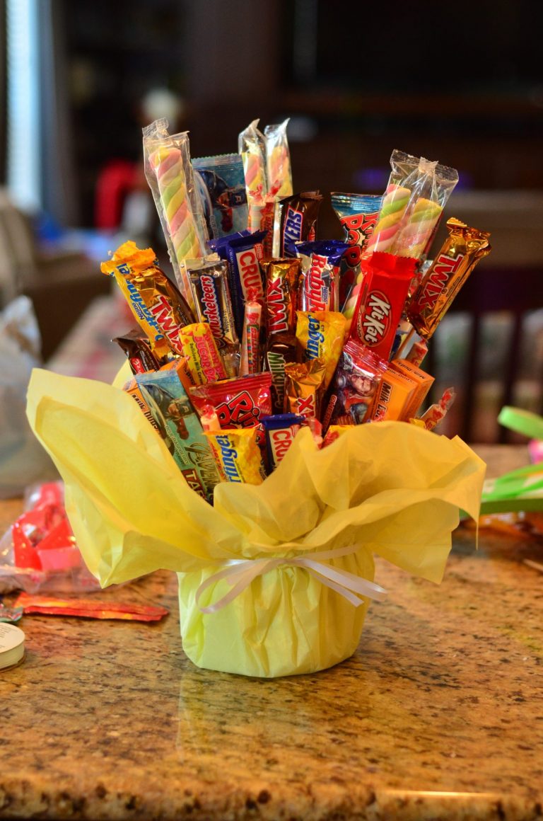 Tutorial: Make a Candy Bouquet - Dollar Store Crafts