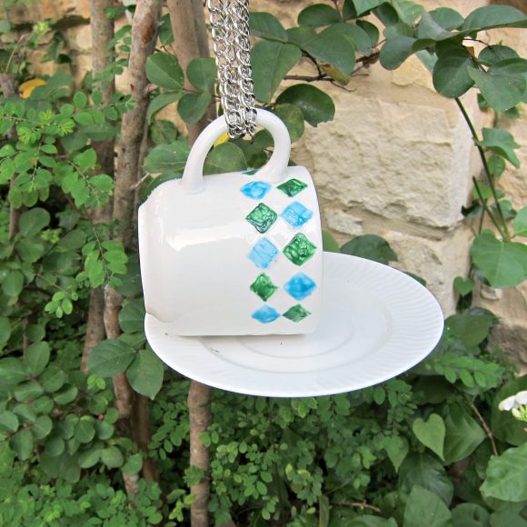 DIY Teacup bird feeder