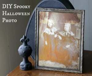 DIY Spooky Halloween Photo - so simple, and cool effect . Click for instructions