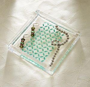 How to make a glittery glass jewelry tray
