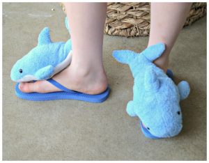 Tutorial: Shark Flip-Flops from DollarStoreCrafts.com