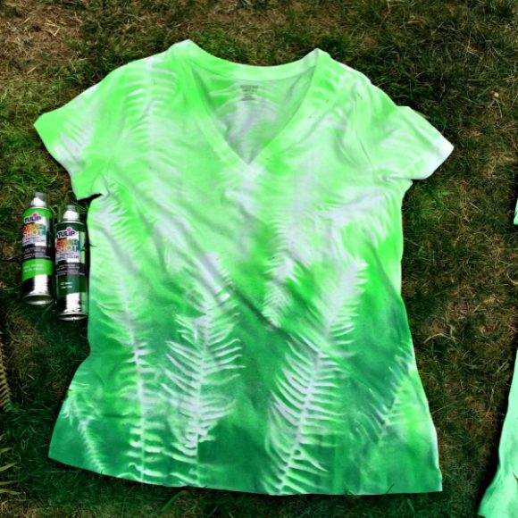 DIY Botanical spray painted t-shirt - smart to use ferns for this project! - Dollar Store Crafts