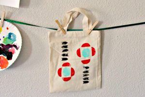 Make a trendy geometric tote bag from potatoes!